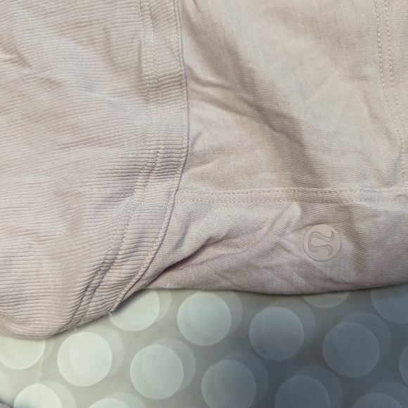 Lululemon size 4, long sleeved crop - Picture 2 of 2
